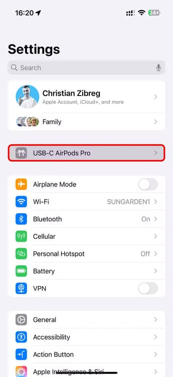 apple-ios-18-3-settings-app-airpods-option-selected-annotated خطوات سهلة لتحديث البرامج الثابتة لـ AirPods وتحسين أدائها