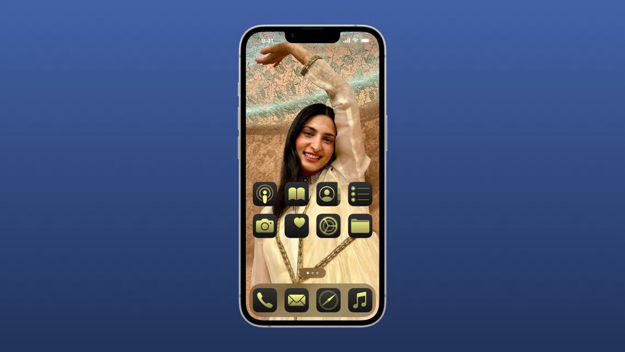 apple-iphone-16e-home-screen-dark-mode-customized-icons-scaled ما هي الميزات التي يحتاجها iPhone 16e ليكون الأفضل في فئته