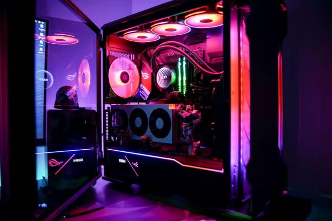 gaming-pc-leds لماذا يعتبر تجميع جهاز كمبيوتر ألعاب تجربة تفوق مجرد توفير المال