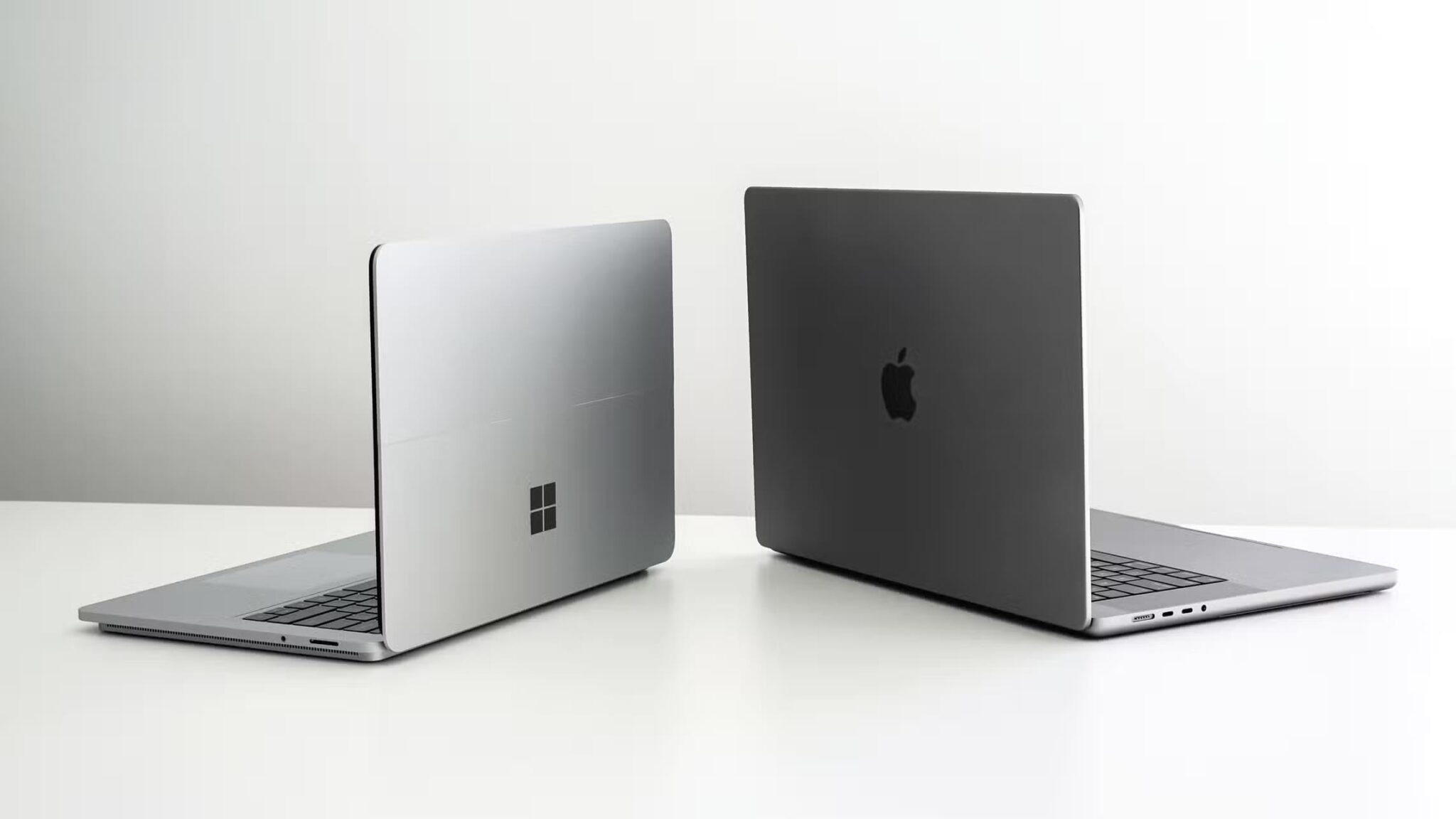 microsoft-windows-surface-laptop-and-apple-macbook-pro-scaled أسهل الطرق لنقل الملفات بين أجهزة Mac وWindows دون تعقيدات