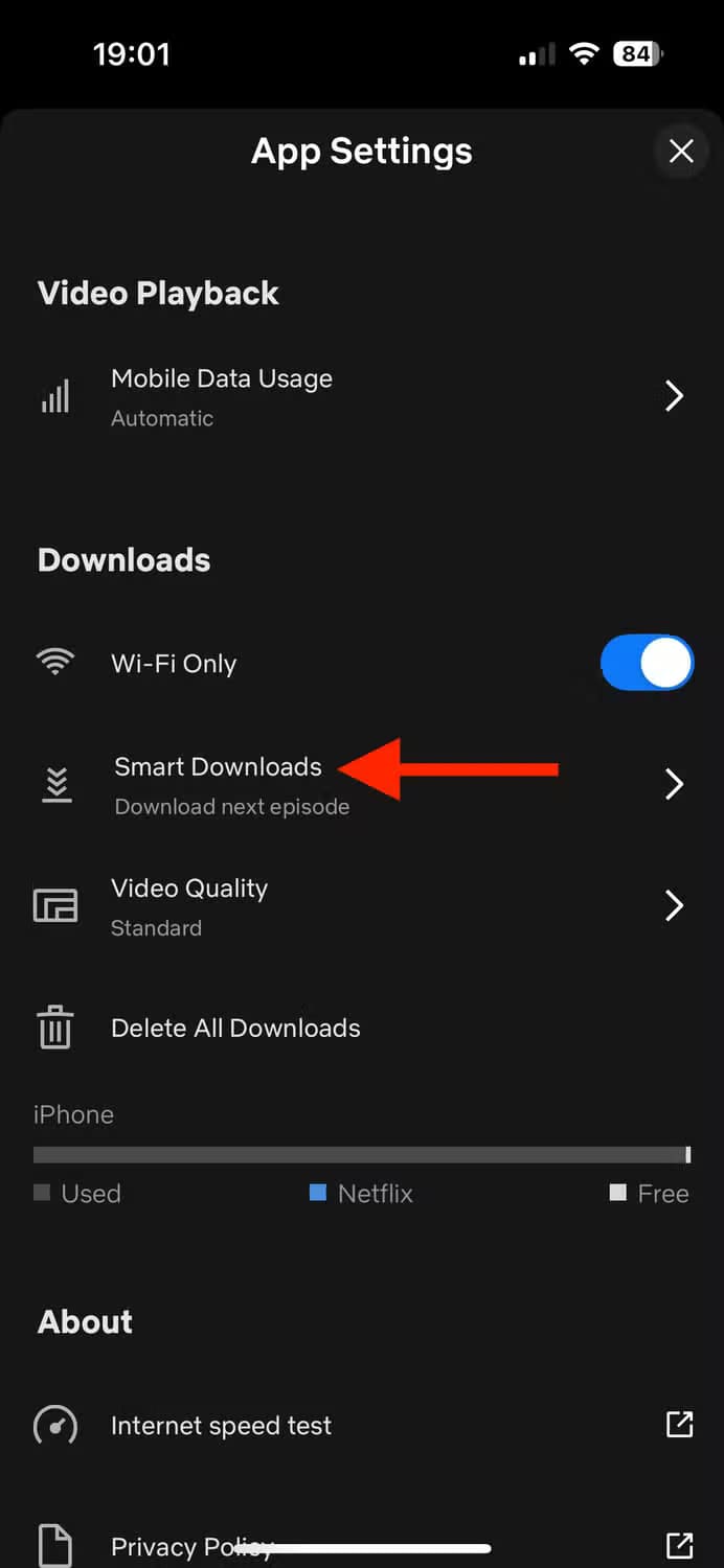 smart-downloads-in-app-settings-in-the-netflix-app-on-iphone ميزات خفية في Netflix تمنحك تجربة مشاهدة أفضل