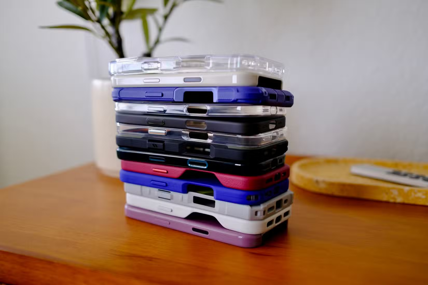 stack-of-iphone-16-pro-cases كيف تقاوم الرغبة في شراء هاتف جديد باستخدام نصائح عملية