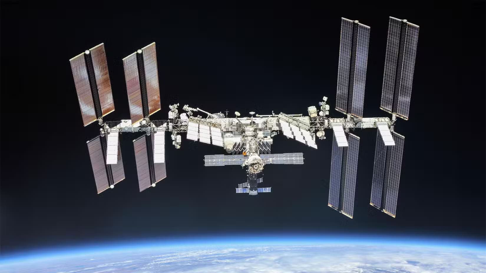 the-international-space-station السياحة الفضائية تقترب من الواقع أكثر من أي وقت مضى