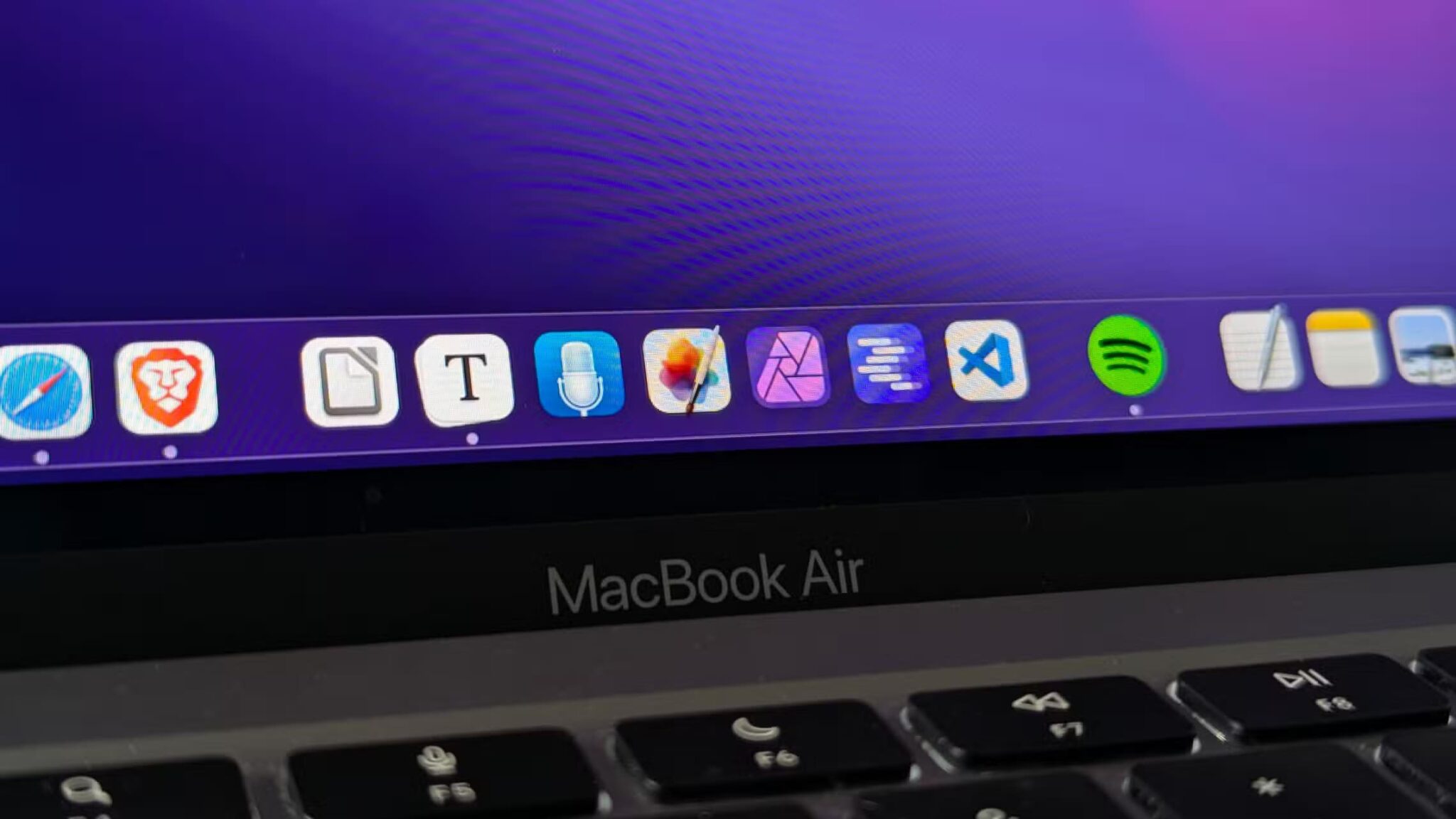 the-macos-dock-scaled تحسين تجربة استخدام Mac من خلال تخصيص Dock بطرق ذكية