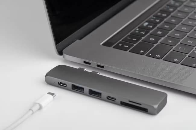 type-c-hub-usb-card-reader ما لا يُخبرك به أحد عن تكاليف امتلاك جهاز MacBook