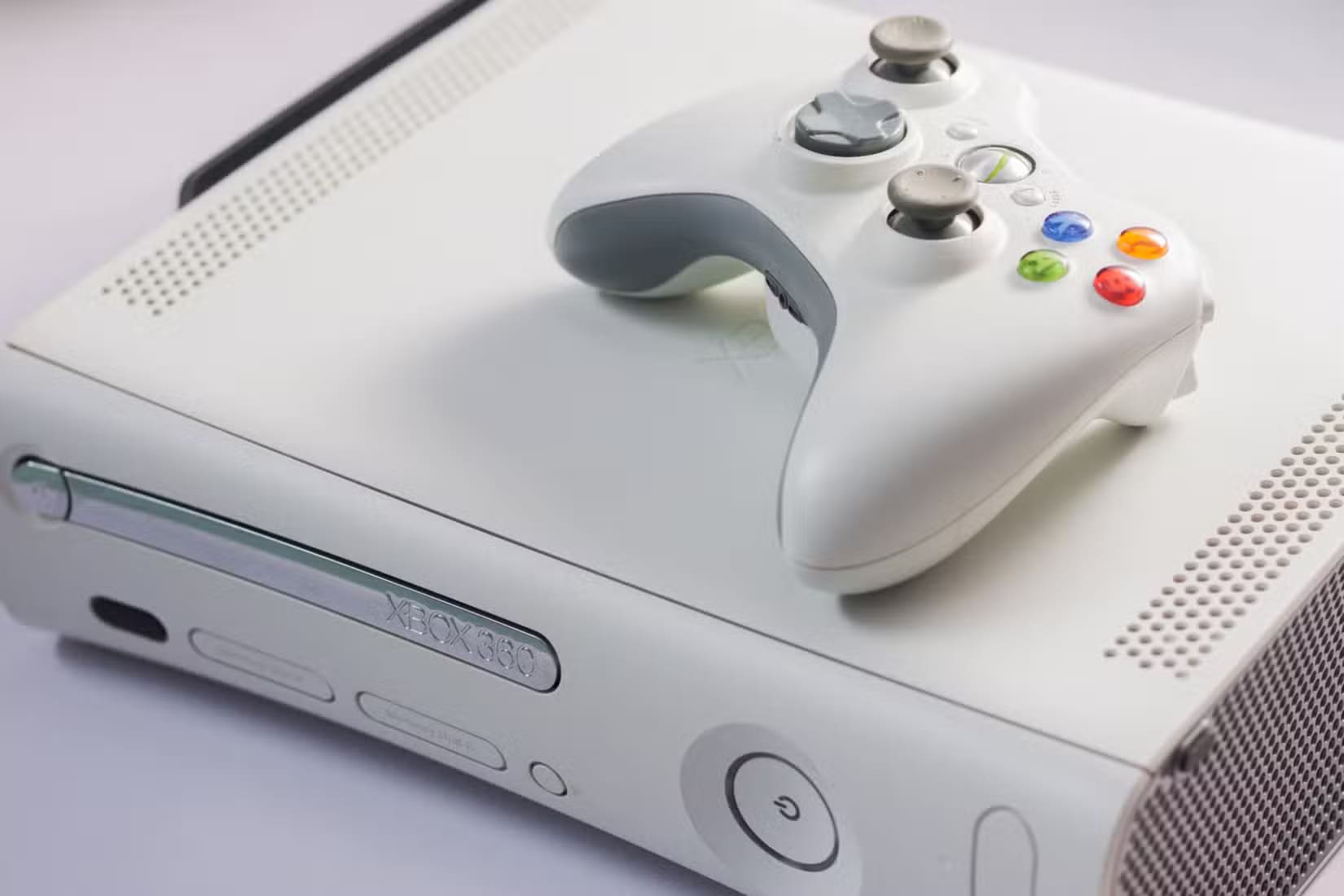 xbox_360_console تطور أجهزة Xbox من الإصدار الأول إلى الأحدث أيها الأفضل بالنسبة لك؟