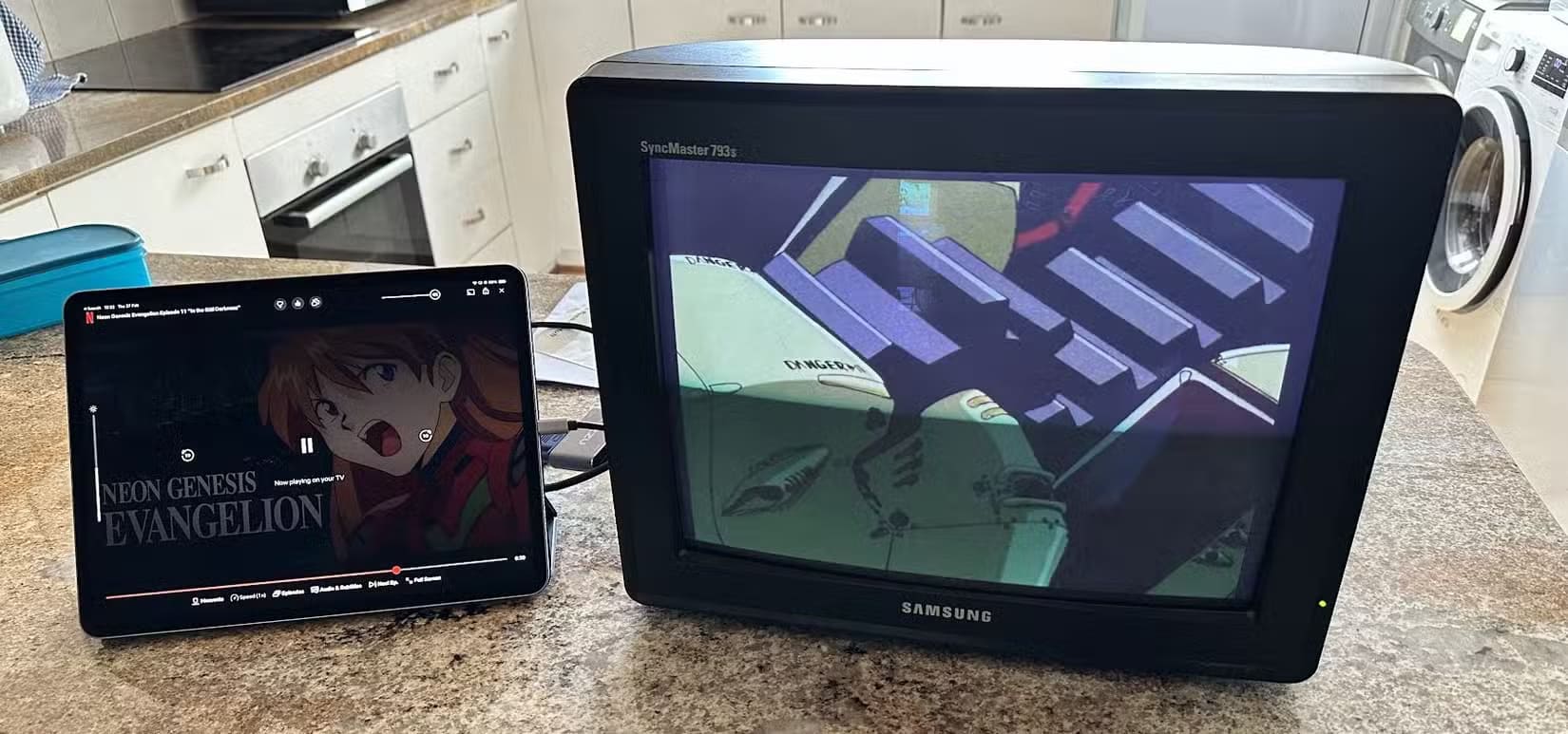 a-samsung-syncmaster-monitor-hooked-up-to-an-ipad-playing-an-episode-of-neon-genesis-evangelion كيف أعادت شاشة CRT قديمة إحياء تجربة الألعاب الكلاسيكية على جهاز الكمبيوتر المحمول