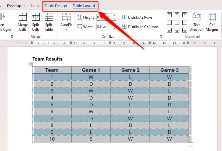 a-word-table-is-selected-and-the-table-design-and-table-layout-tabs-are-highlighted لماذا يُعد Excel خيارًا أفضل من Word لإنشاء الجداول وإدارتها