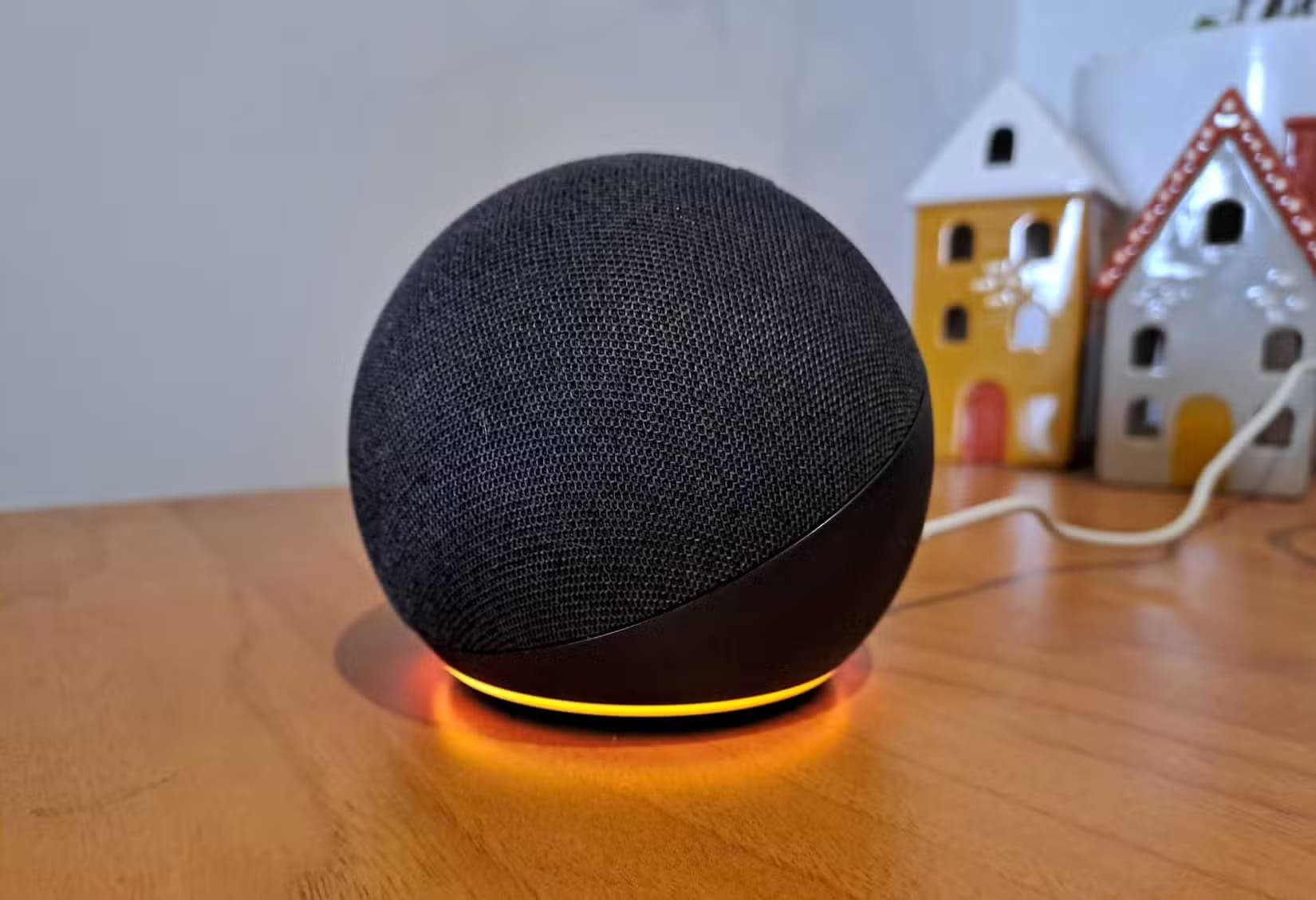 alexa-orange-light 9 مشاكل شائعة في المنزل الذكي لن تحلها أجهزة أليكسا الذكية