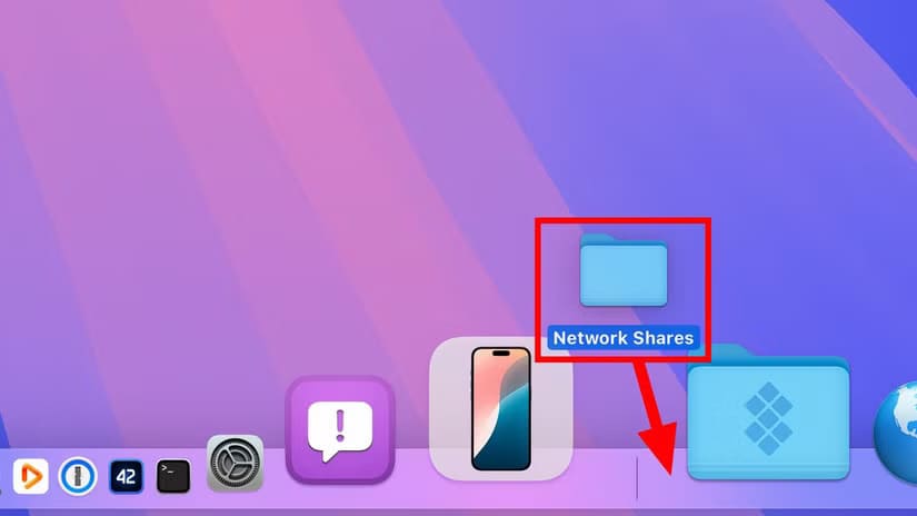 apple-macos-sequoia-15-4-dock-drag-network-shares-folder طريقة الوصول إلى الخوادم ومحركات الأقراص البعيدة عبر Finder على نظام Mac بسهولة