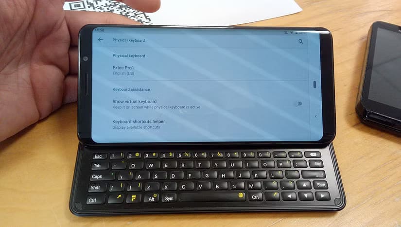 fxtec-pro1-keyboard-slide-open لماذا أصبحت أفتقد الهواتف ذات لوحة المفاتيح المنزلقة أكثر من أي وقت مضى