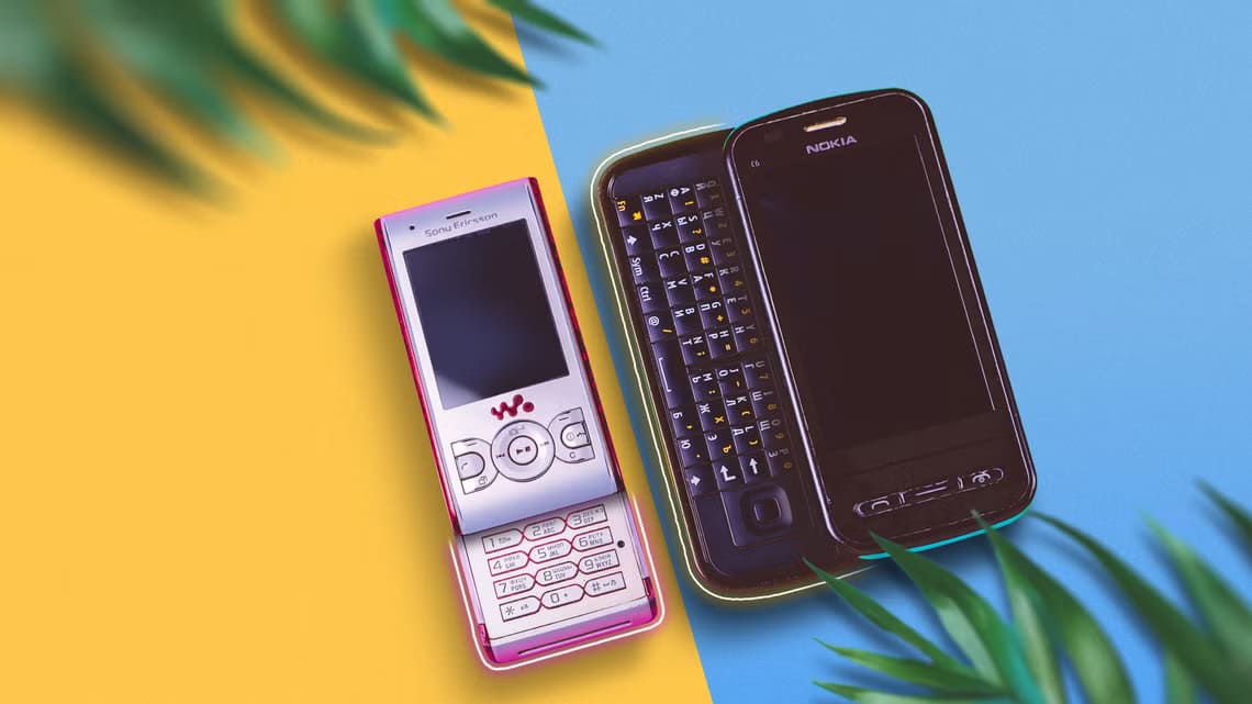 two-sliding-keyboard-phones-side-by-side لماذا أصبحت أفتقد الهواتف ذات لوحة المفاتيح المنزلقة أكثر من أي وقت مضى