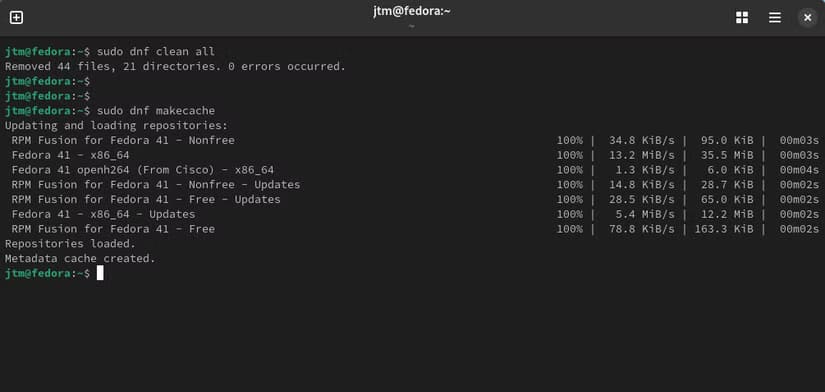 terminal-showing-fedora-rebuilding-dnf-cache أوامر مؤكدة لتثبيت وإزالة البرامج في Linux عبر Terminal بخطوات مجربة